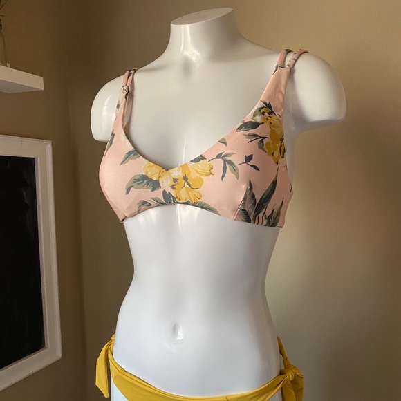 Volcom Bikini Top - Picture 2 of 4